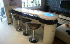 Барная стойка как центральный элемент дизайна кафе, офиса, кухни