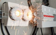 Как защитить дом от электрического перенапряжения