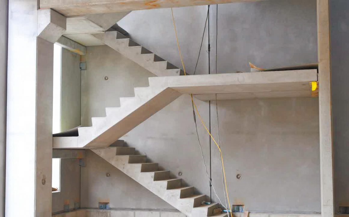 Как правильно выбрать производителя железобетонных лестничных маршей?