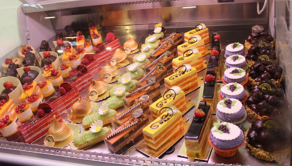 Готовим пирожное на современном кондитерском оборудовании