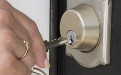 Признаки поломки дверного замка