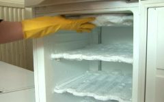 Как эффективно и быстро разморозить холодильник?