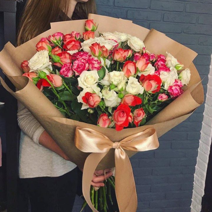 Стоит ли заказывать доставку цветов?