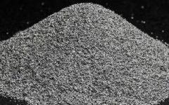 Где используется алюминиевая пиротехническая пудра, и в чем её преимущества?