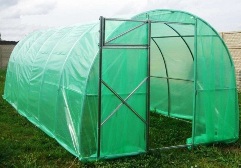 Преимущества полиэтиленовой пленки в качестве покрытия для теплиц