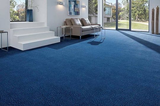 Ковровая плитка или ковролин в частный дом: Какое покрытие лучше?