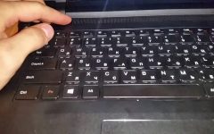 Клавиатура ноутбука не работает: что делать и где чинить